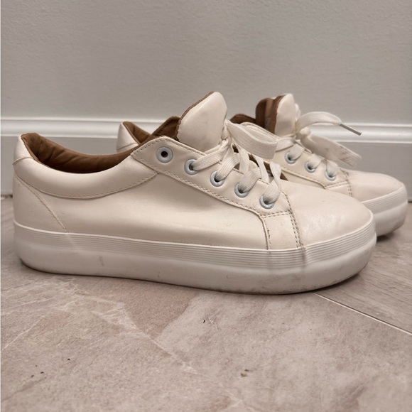 White Missguided Sneakers💡 - Picture 2 of 5